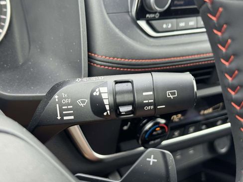 Used 2025 Nissan Rogue SV AWD/4WD image 15