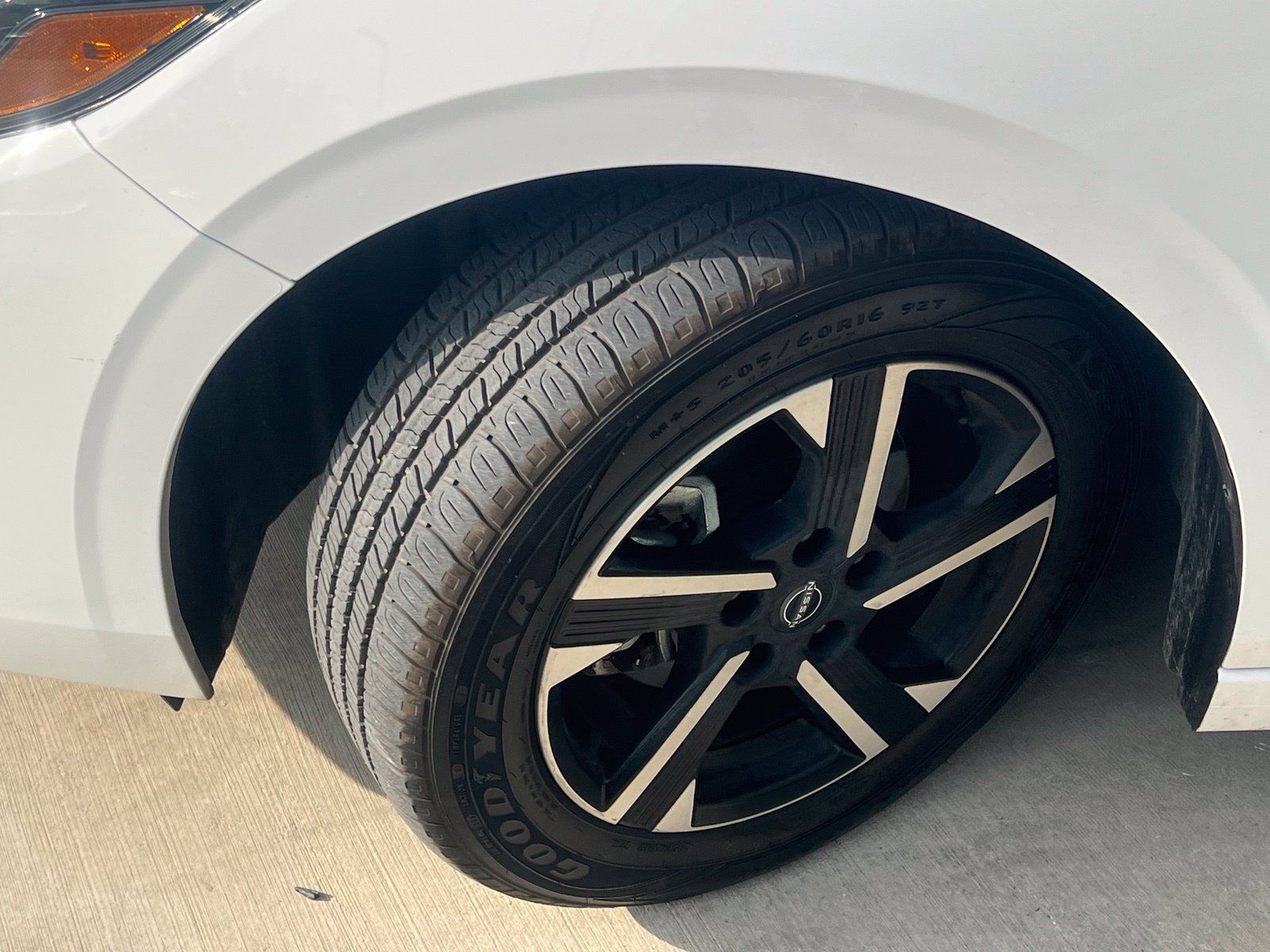 Used 2025 Nissan Sentra SV FWD image 9
