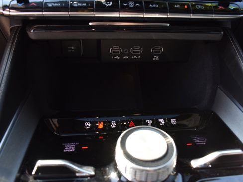 Used 2024 Jeep Wagoneer Series II w/ Convenience Group I image 21