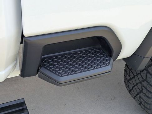 New 2026 Chevrolet Silverado 2500 ZR2 w/ LPO, Dark Essentials Package AWD/4WD image 30