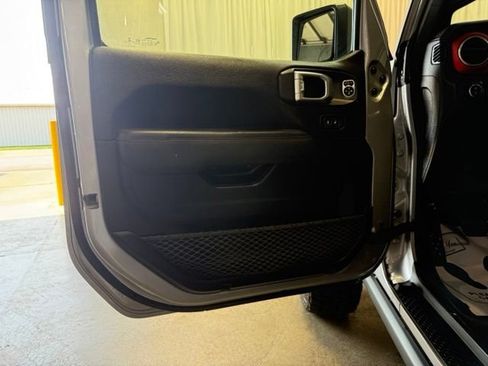 Used 2020 Jeep Gladiator Rubicon AWD/4WD image 14