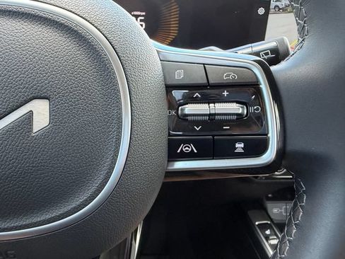 Certified 2025 Kia Sorento S FWD image 12