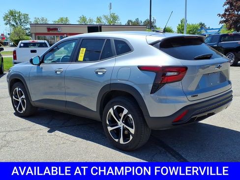 Used 2025 Chevrolet Trax RS FWD image 5