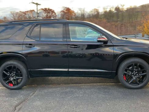 Certified 2023 Chevrolet Traverse Premier w/ Redline Edition image 9