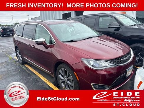 Used 2017 Chrysler Pacifica Limited w/ Advanced Safetytec Group FWD image 1