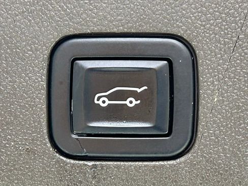 Used 2022 GMC Yukon SLT w/ SLT Premium Package AWD/4WD image 17