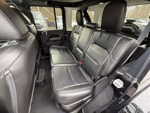 Used 2023 Jeep Wrangler Unlimited Sahara image 13