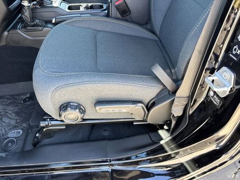 New 2025 Jeep Gladiator Sport image 15