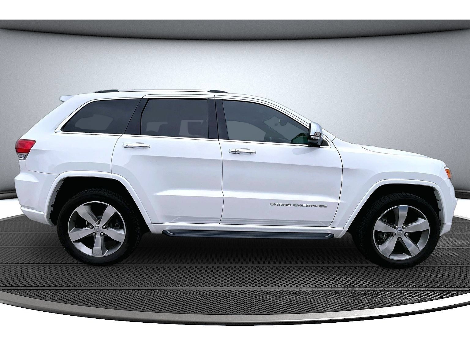 Used 2016 Jeep Grand Cherokee Overland AWD/4WD image 15