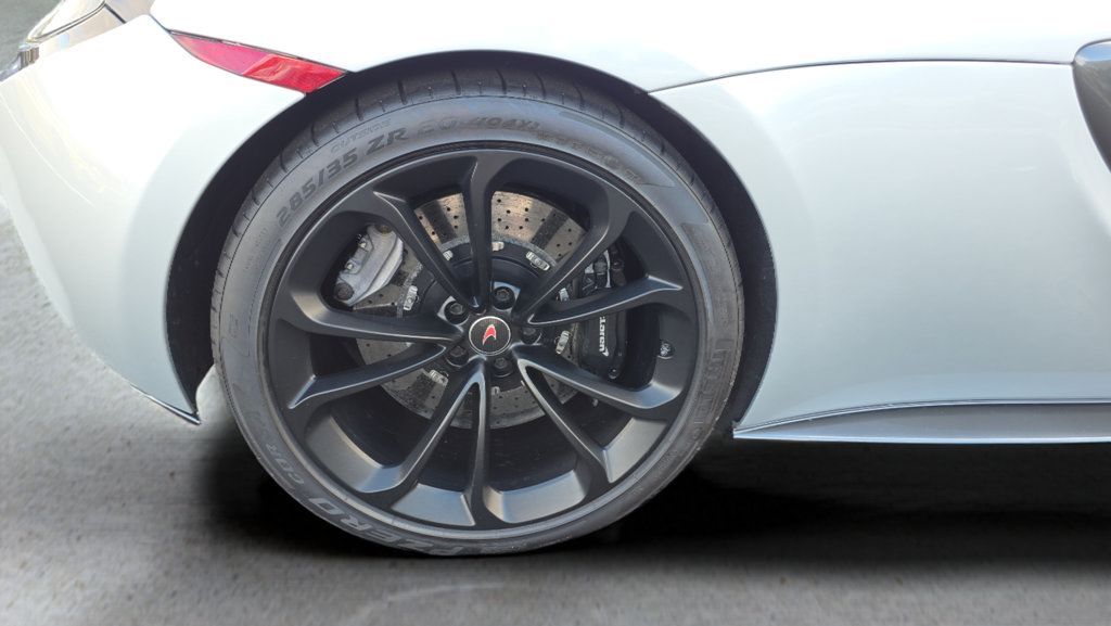 Used 2018 McLaren 570S Spider RWD image 14