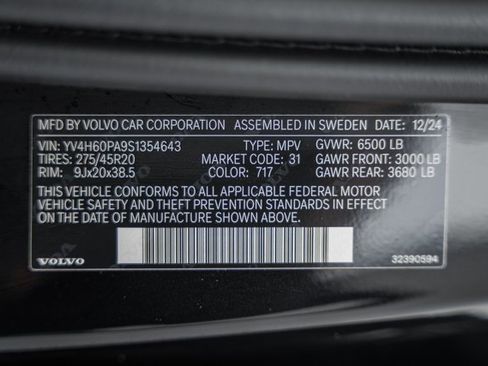 Certified 2025 Volvo XC90 T8 Core w/ Climate Package image 38