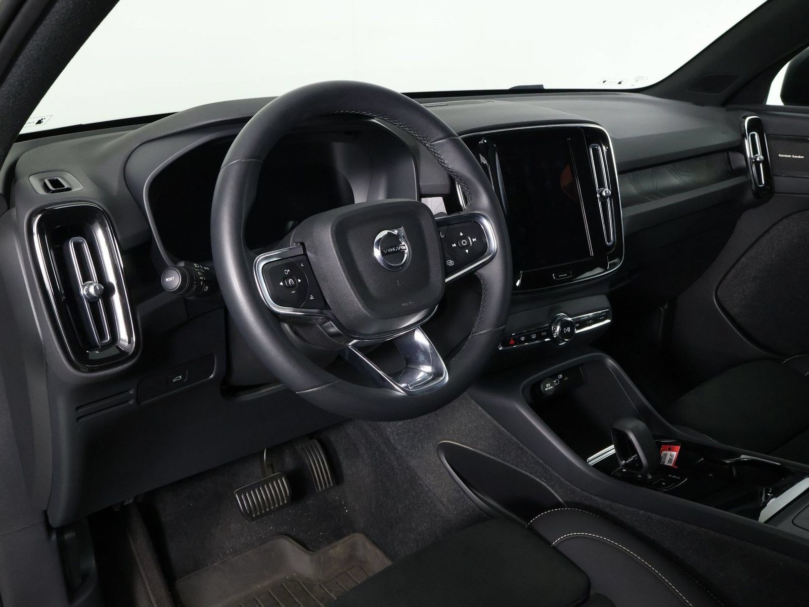 Used 2023 Volvo C40 P8 Recharge Ultimate w/ Protection Package Premier AWD/4WD image 14