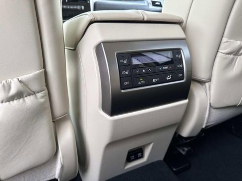 Used 2022 Lexus GX 460 Premium w/ Premium Package AWD/4WD image 16