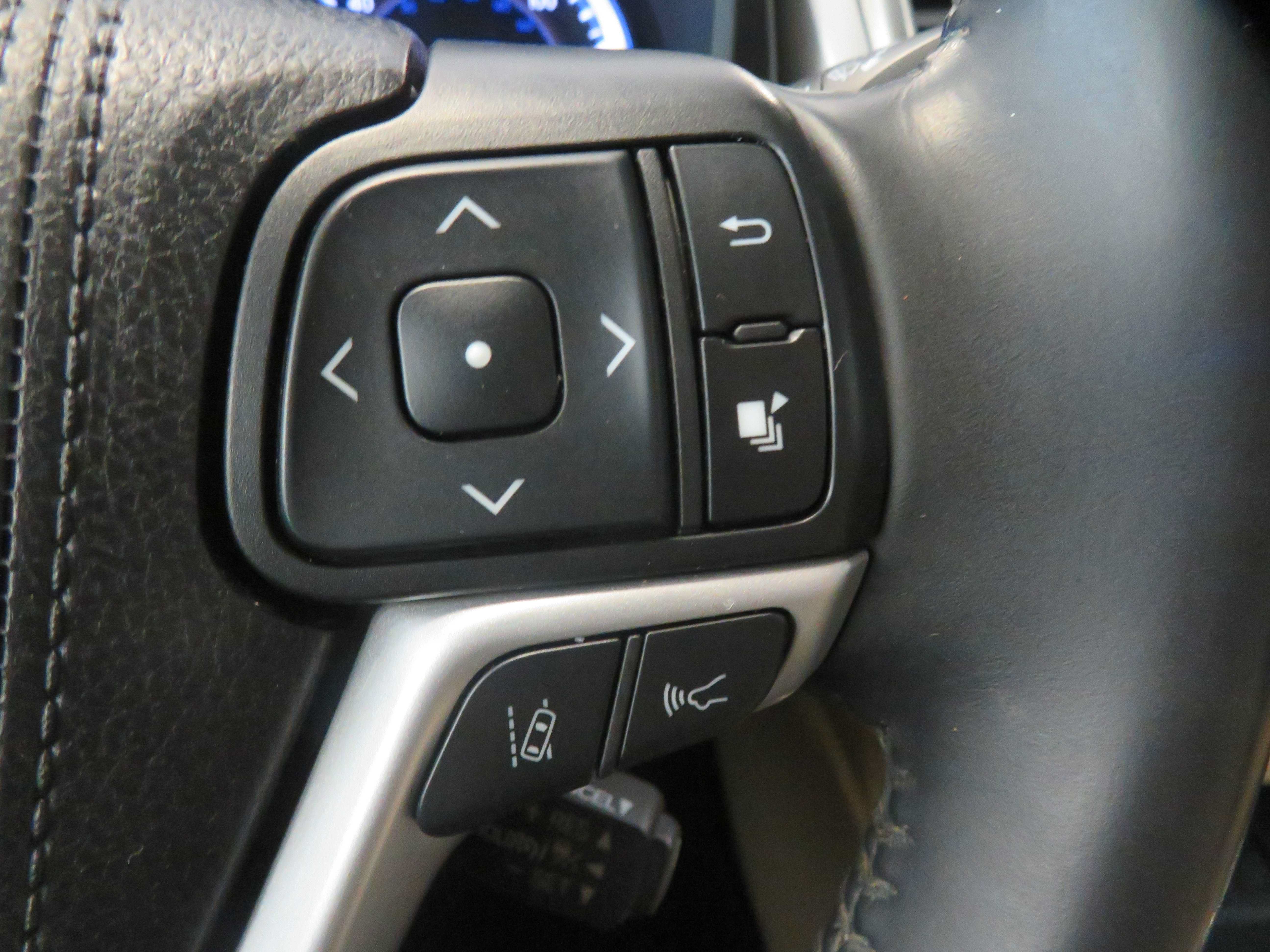 Used 2019 Toyota Highlander XLE FWD image 39