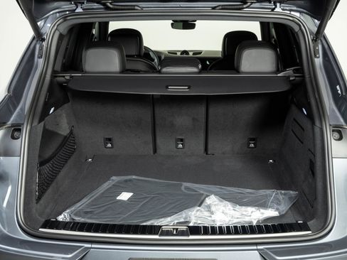 New 2026 Porsche Cayenne AWD/4WD image 31