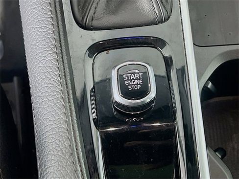 Used 2022 Volvo XC90 T6 Momentum w/ Advanced Package image 18