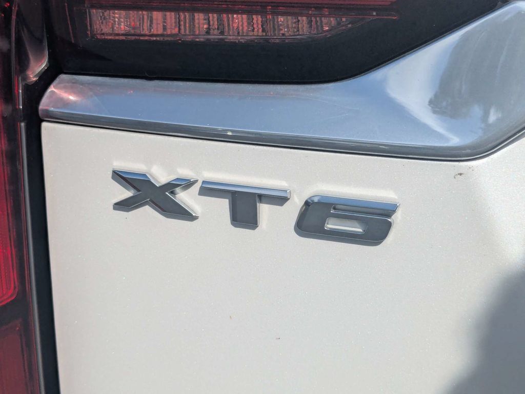 Used 2021 Cadillac XT6 Premium Luxury FWD image 16