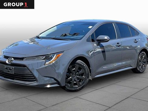 Used 2025 Toyota Corolla LE w/ Convenience Package FWD image 1