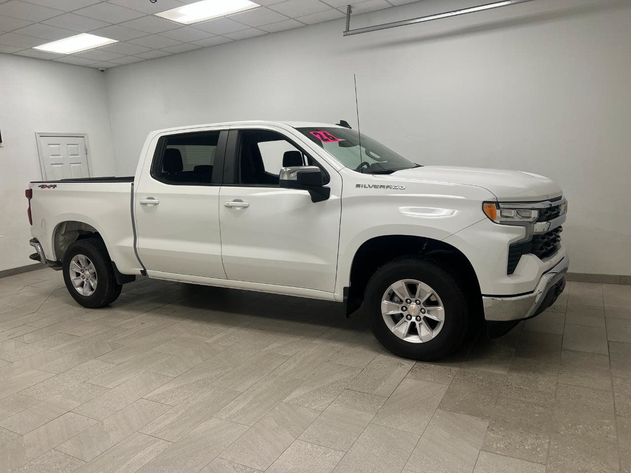 Used 2026 Chevrolet Silverado 1500 LT AWD/4WD image 7