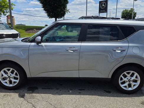 Certified 2025 Kia Soul LX w/ LX Technology Package FWD image 4