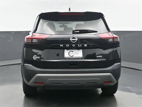 Used 2023 Nissan Rogue S image 5