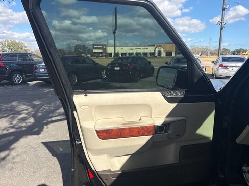 Used 2010 Land Rover Range Rover HSE LUX image 9