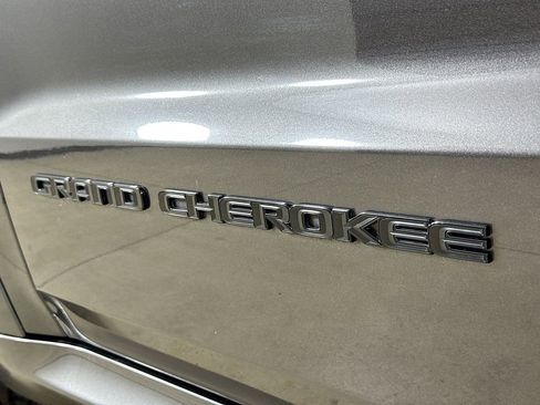 Used 2020 Jeep Grand Cherokee SRT image 29