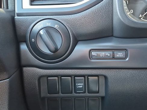 Used 2019 Nissan Titan S image 17