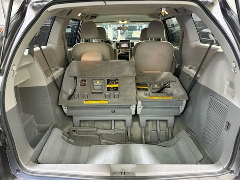 Used 2013 Toyota Sienna L w/ Towing Pkg image 33