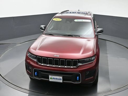 Used 2023 Jeep Grand Cherokee Overland w/ Luxury Tech Group IV AWD/4WD image 33