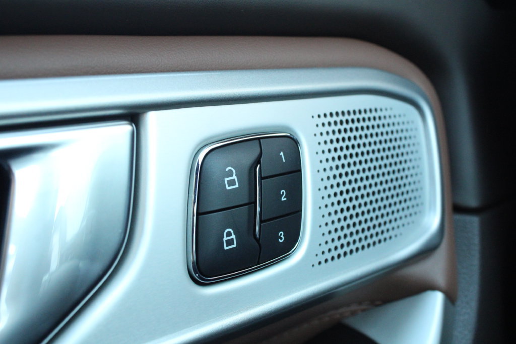Used 2022 Ford Explorer King Ranch w/ Premium Technology Package RWD image 4