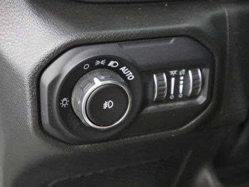 Used 2022 Jeep Wrangler Unlimited Sahara AWD/4WD image 22