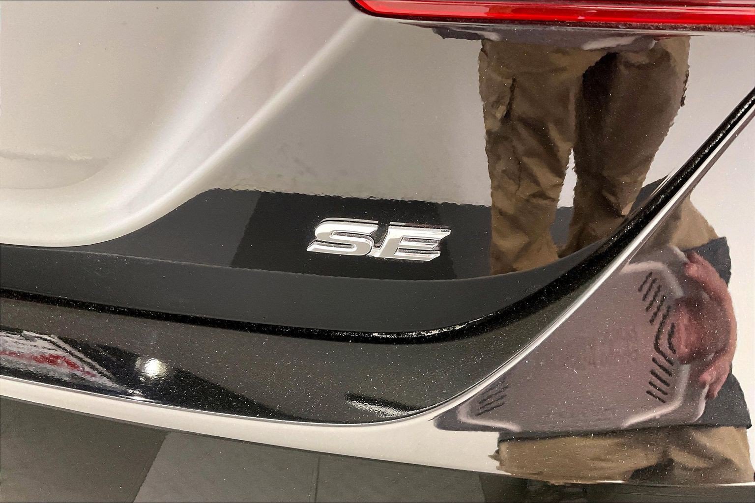 Used 2020 Toyota Camry SE FWD image 7