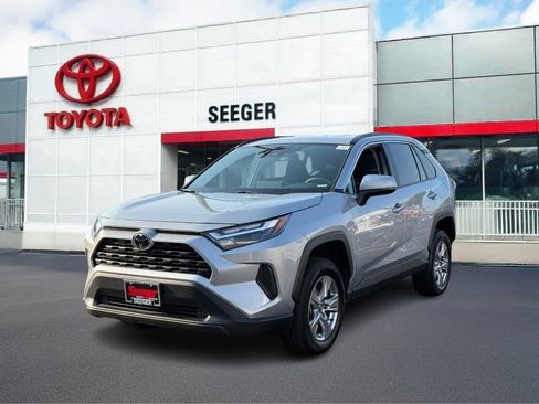Used 2025 Toyota RAV4 XLE AWD/4WD image 11