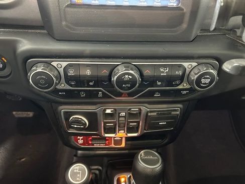 Used 2020 Jeep Gladiator Mojave w/ Cold Weather Group image 24