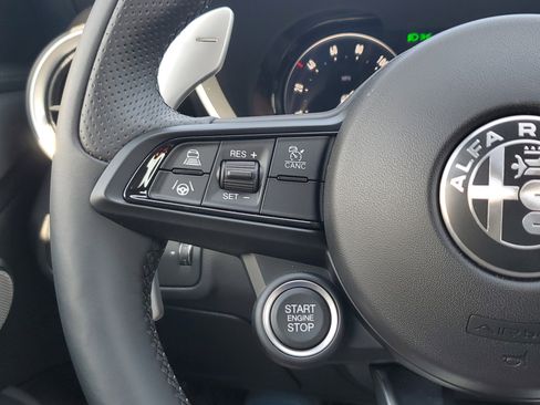 Used 2024 Alfa Romeo Giulia Veloce image 25