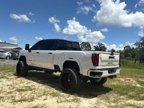Used 2024 GMC Sierra 2500 Denali Ultimate AWD/4WD image 8