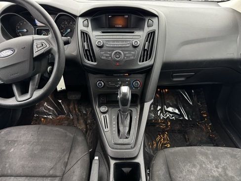 Used 2015 Ford Focus SE image 2