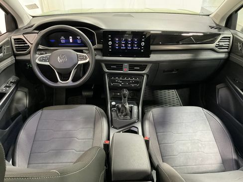 Used 2025 Volkswagen Taos SE FWD image 15