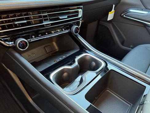 New 2026 Chevrolet Traverse LT w/ LPO, Floor Liner Package image 18