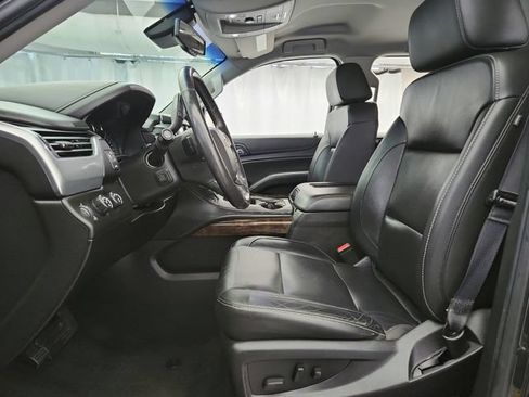 Used 2018 Chevrolet Suburban LT w/ Luxury Package AWD/4WD image 9