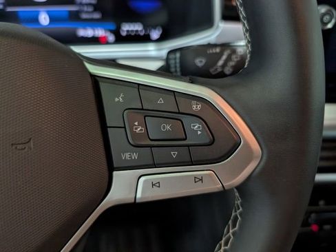 Used 2025 Volkswagen Taos SE image 16