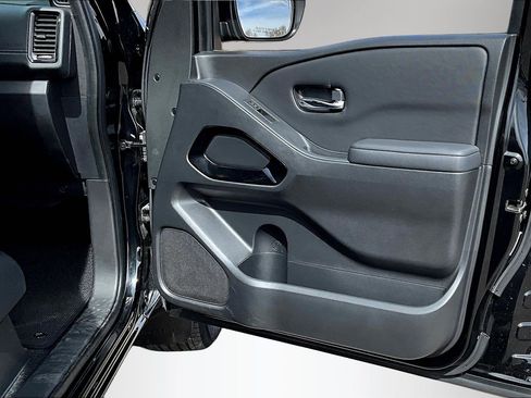 Used 2023 Nissan Frontier SV w/ Midnight Edition Package image 29