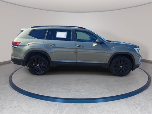Certified 2026 Volkswagen Atlas SE w/ Panoramic Sunroof Package FWD image 4