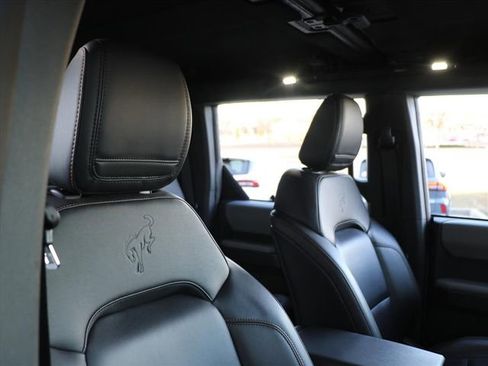 Used 2023 Ford Bronco Badlands image 10