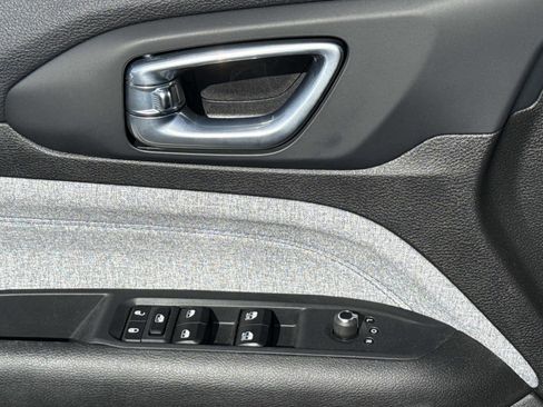 Used 2025 Jeep Compass Sport AWD/4WD image 18