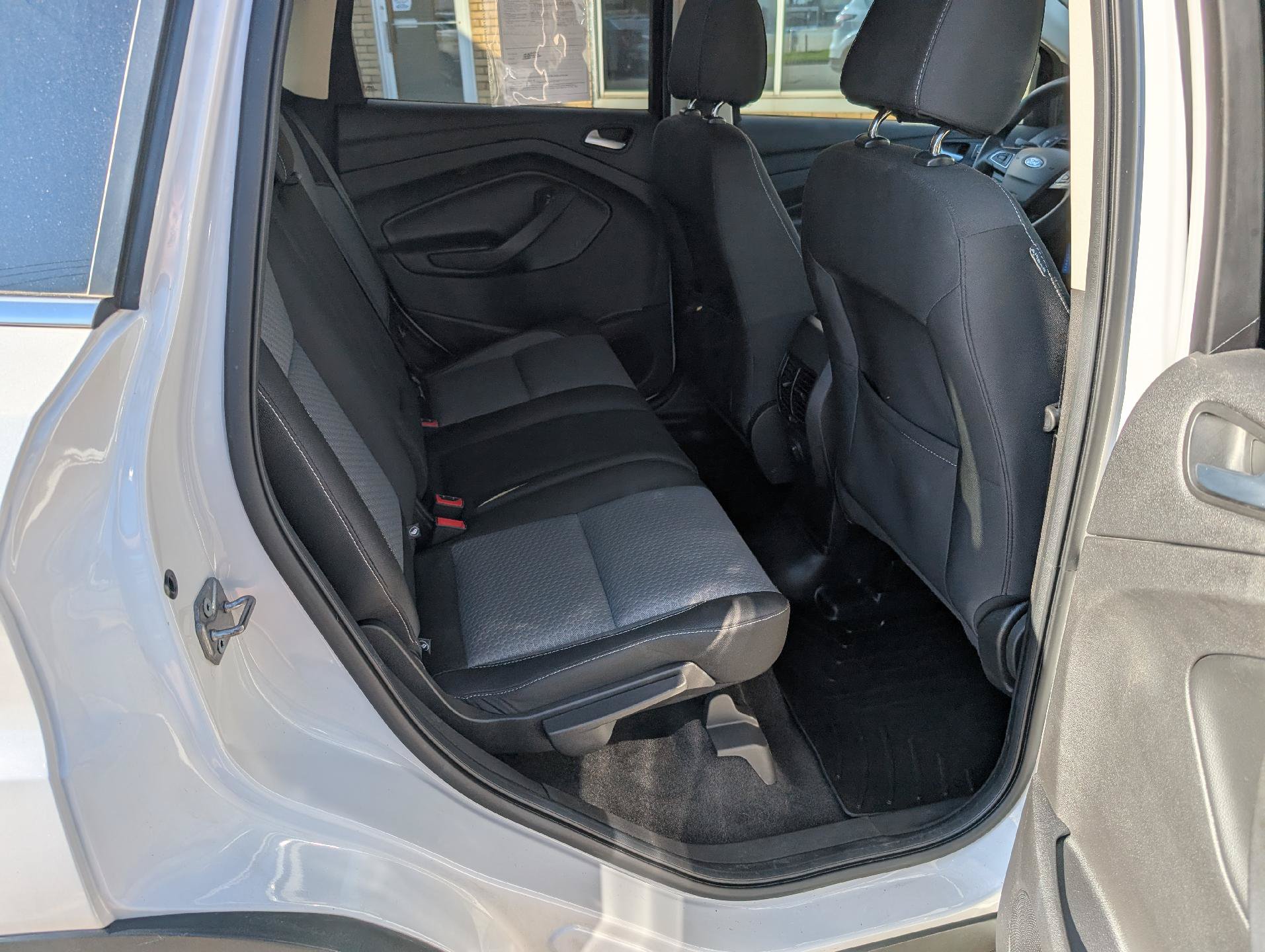 Used 2017 Ford Escape SE FWD image 17