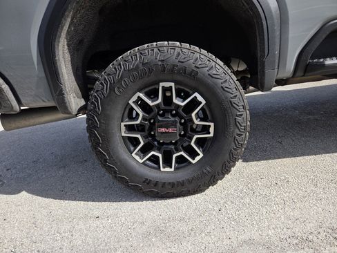Used 2024 GMC Sierra 2500 AT4X image 9