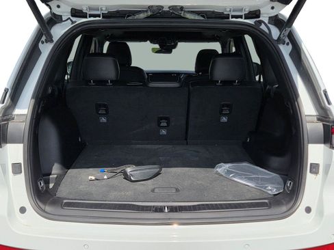 New 2025 Jeep Grand Cherokee Altitude RWD image 32