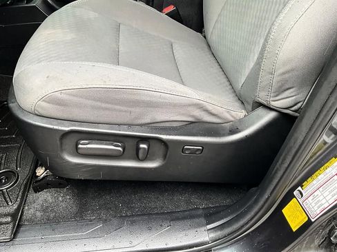 Used 2022 Toyota Tacoma SR5 AWD/4WD image 14